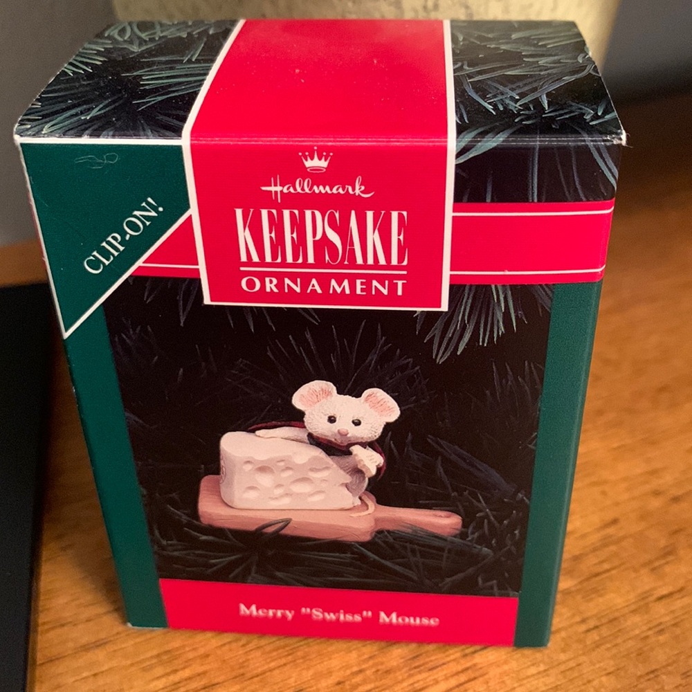 Christmas Hallmark KEEPSAKE Ornament MERRY SWISS MOUSE 1992 in Original Box